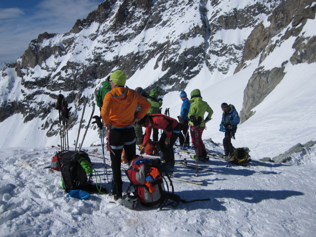 Herbert, Rudolf, Anabel, ?, Erich, Birgit und Wolfgang am Col de Bertol, 3.268 m (20. M&auml;rz)