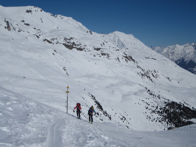 Anabel und Wolfgang zwischen Glacier de Tsijiorne Nouve und Glacier de Pi&egrave;ce (21. M&auml;rz)