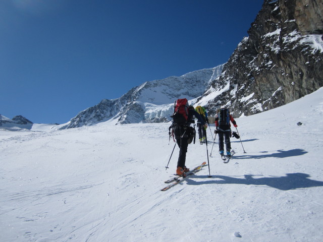 Herbert, Wolfgang und Anabel zwischen Glacier de Tsijiorne Nouve und Glacier de Pi&egrave;ce (21. M&auml;rz)