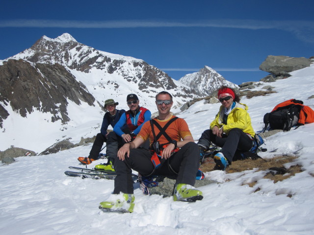 Herbert, Wolfgang, ich und Anabel zwischen Glacier du Brenay und Ts&egrave; des Violettes (22. M&auml;rz)