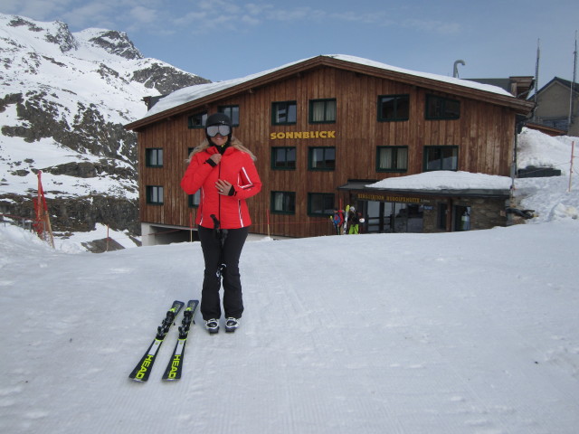 Eva-Maria bei der Bergstation der Wei&szlig;seebahn, 2.308 m