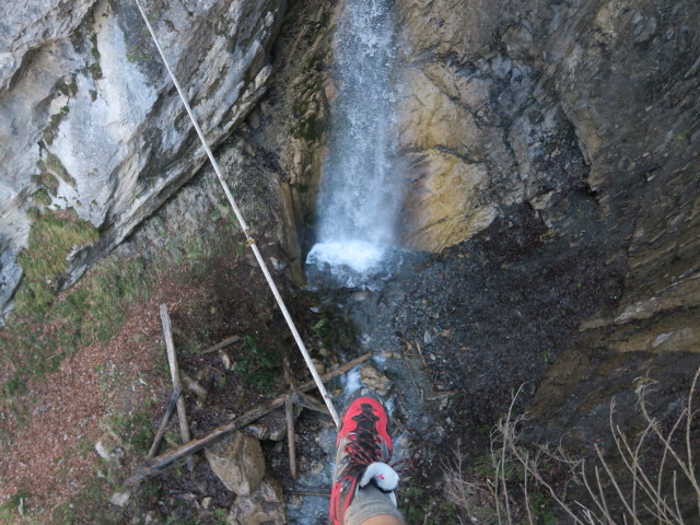 Klettersteig 'Wasserfall St. Anton im Montafon': erste Seilbr&uuml;cke