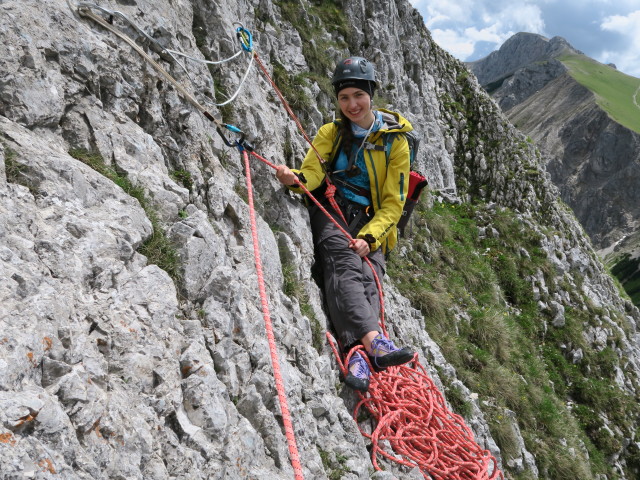 Fledermausgrat: Johanna am Stand nach der 10. Seill&auml;nge (18. Juni)