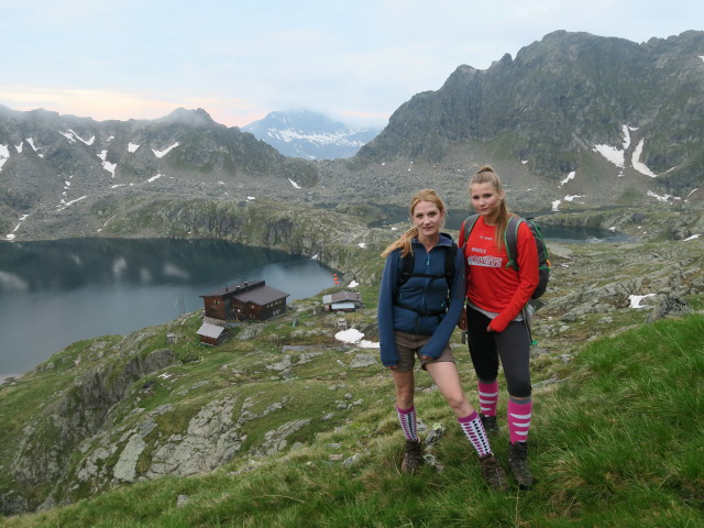 Evelyn und Miriam zwischen Wangenitzseeh&uuml;tte und Petzeck (2. Juli)