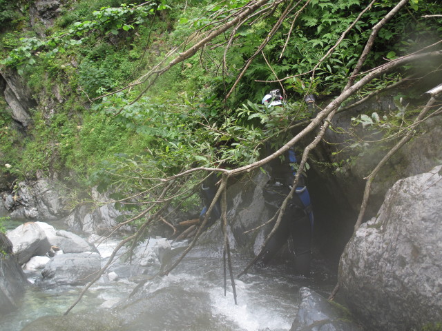 Klabauter-Klettersteig: Ulrike und Ursula beim zweiten Wasserfall