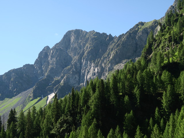 Steinwand vom Karnischen Höhenweg aus