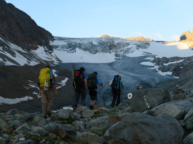J&ouml;rg, Thorsten, Dirk und Klaus am Weg 131 zwischen Berglastal und Alpeiner Ferner (30. Juli)