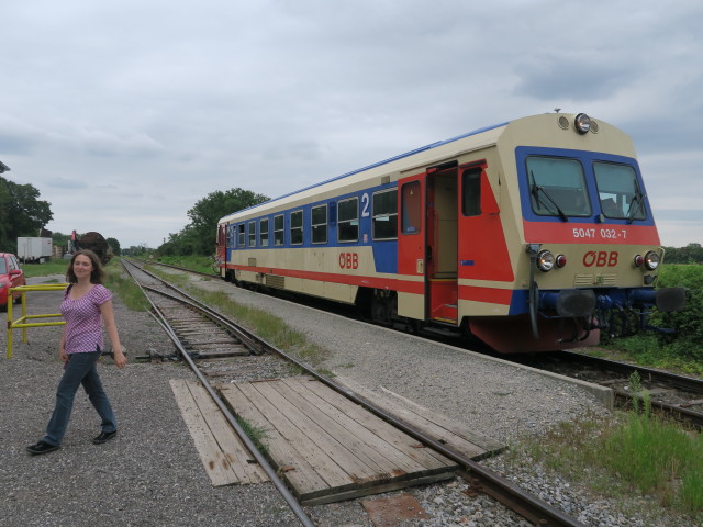 Sabine im Bahnhof Laxenburg-Biedermannsdorf, 190 m