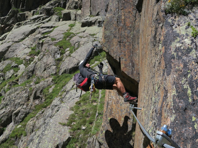 Fernau-Express-Klettersteig: Christoph im &Uuml;berhang (13. Aug.)
