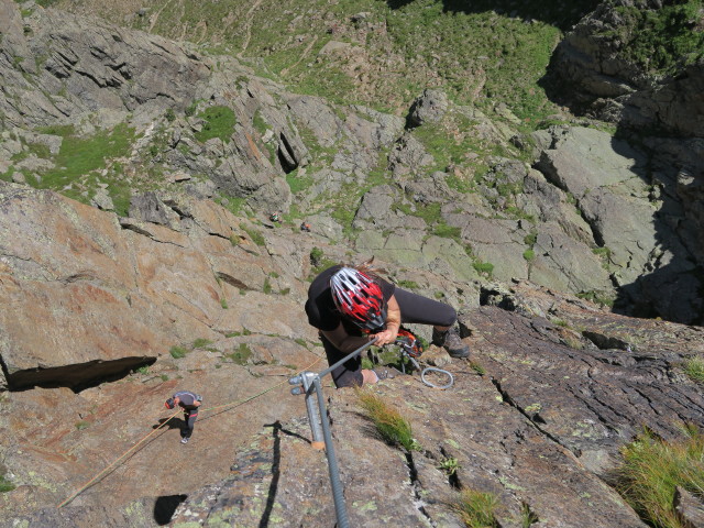 Fernau-Express-Klettersteig: Miriam in der zweiten Schl&uuml;sselstelle (13. Aug.)