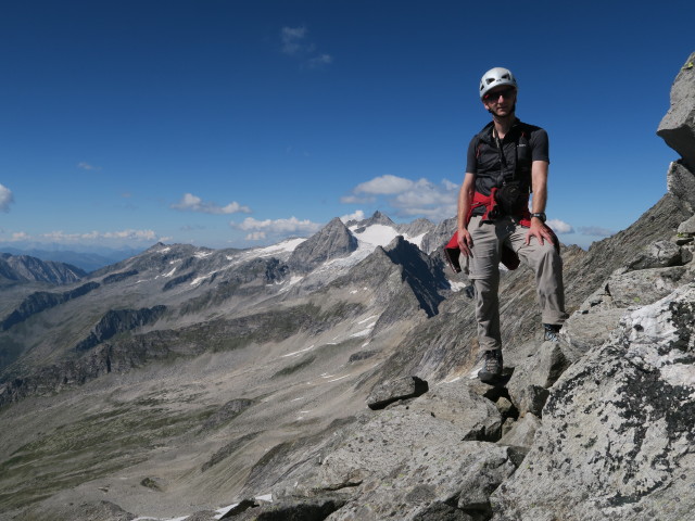 Christoph zwischen Zillerplattenscharte und Zillerplattenspitze (26. Aug.)