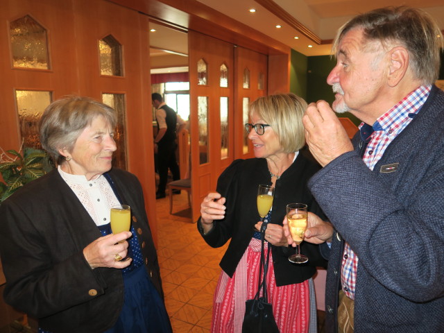 Oma, Mama und Papa im Restaurant Reisinger
