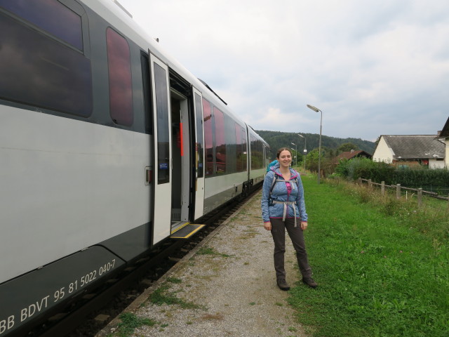 Sabine im Bahnhof Glei&szlig;enfeld, 360 m
