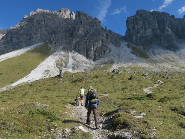 Eva-Maria und Eric am Weg 113 zwischen Adolf-Pichler-H&uuml;tte und Alpenklubscharte (24. Sept.)