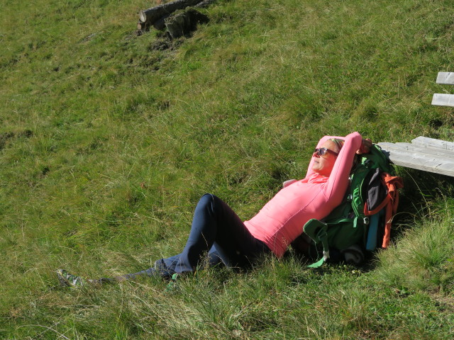 Eva-Maria neben Weg 115 zwischen Sch&ouml;negg und Bachertal (25. Sept.)