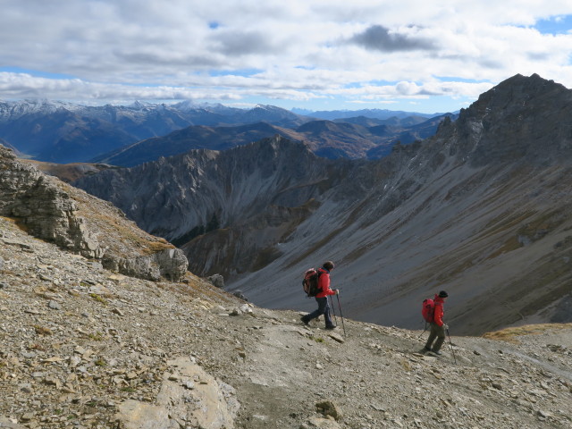 Gudrun und Christoph zwischen Serles und Serlesjöchl (30. Okt.)