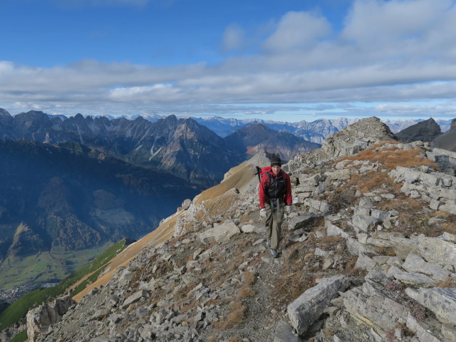 Christoph zwischen Serlesj&ouml;chl und L&auml;mpermahdspitze (30. Okt.)