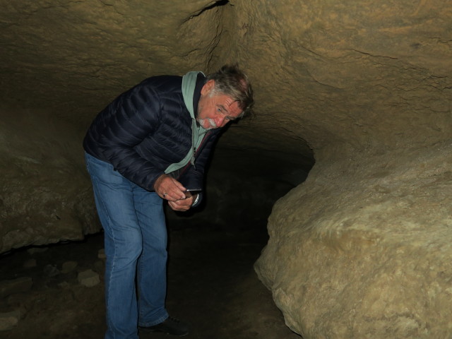 Papa in der Crazy Paving Cave im Kahurangi National Park (24. Nov.)