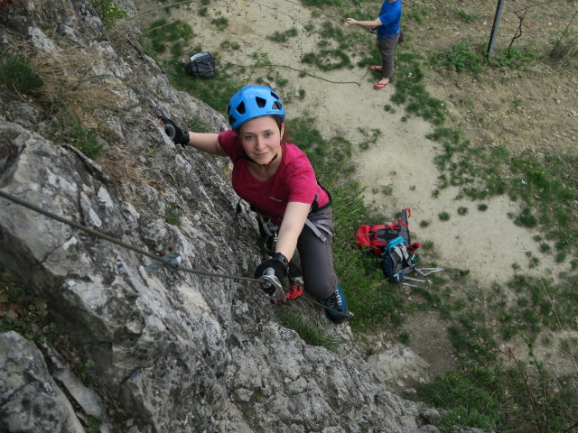 Gumpoldskirchner Klettersteig: Sabine in der linken Variante