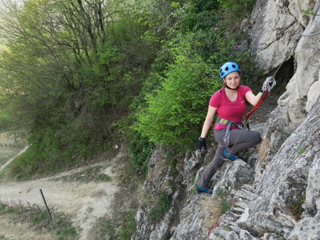 Gumpoldskirchner Klettersteig: Sabine in der linken Variante