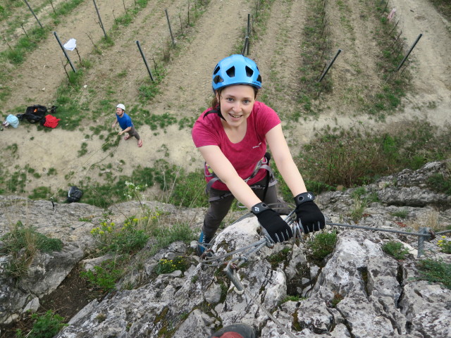 Gumpoldskirchner Klettersteig: Sabine in der linken Variante