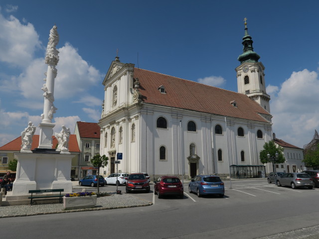 Mariensäule und Kath. Pfarrkirche Hl. Dreifaltigkeit