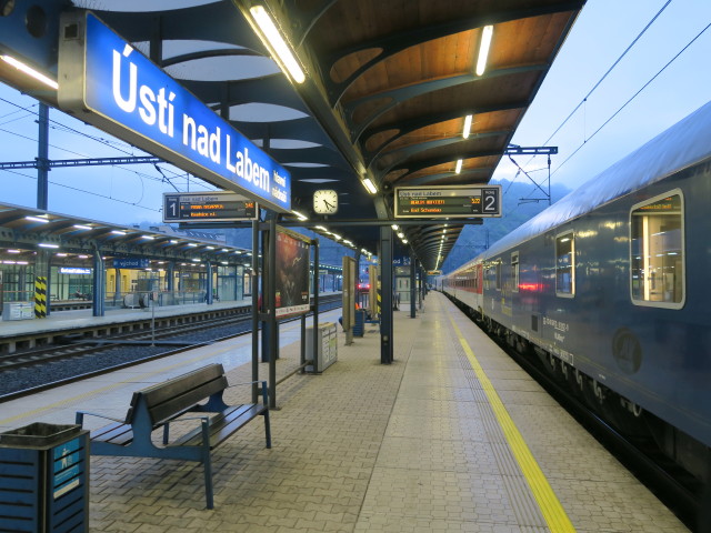 EN 40406 im Hauptbahnhof, 145 m