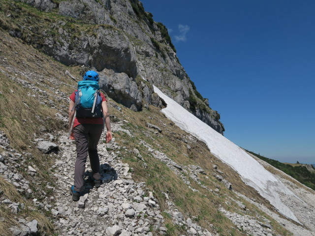 Sabine am Weg 12 zwischen 'Beim Jäger Herz' und Geldloch