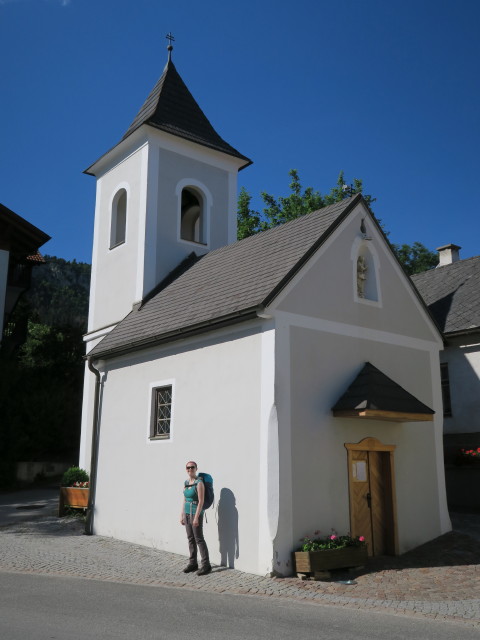 Sabine bei der Sebastianskapelle in Stollhof