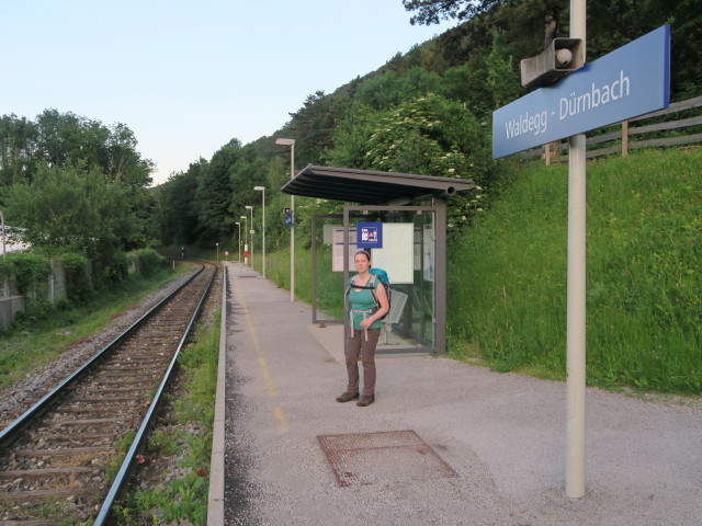 Sabine im Bahnhof Waldegg-Dürnbach, 372 m
