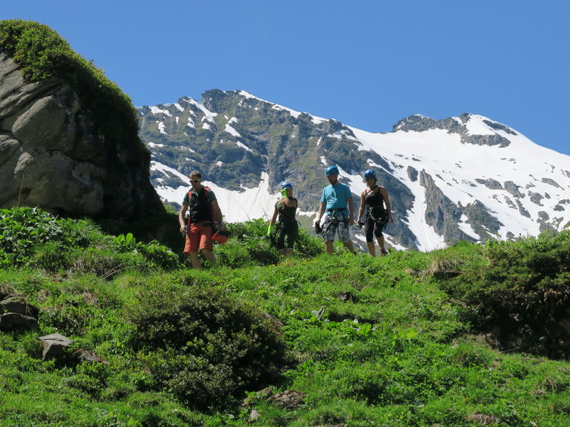 Markus, Leonie, Hans und Christina zwischen Mooserboden und Klettersteig 'MoBo 107'