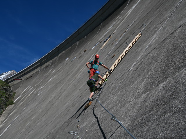 Klettersteig 'MoBo 107': Markus und Leonie am ersten Steigbaum