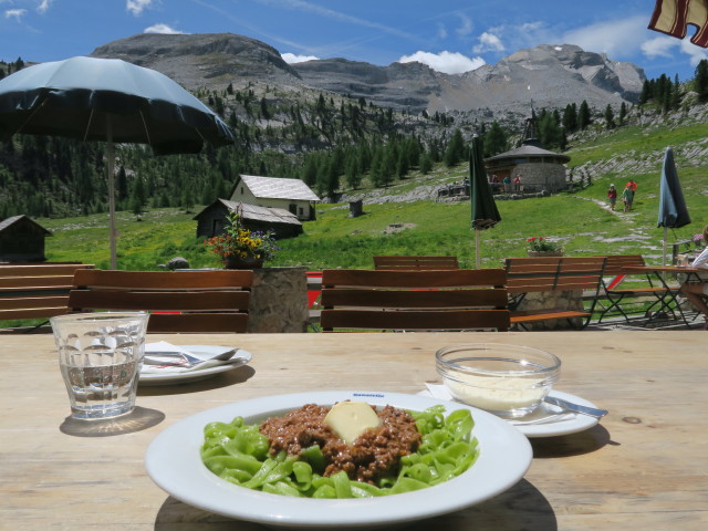 bei der Ücia Lavarela, 2.042 m (17. Juni)