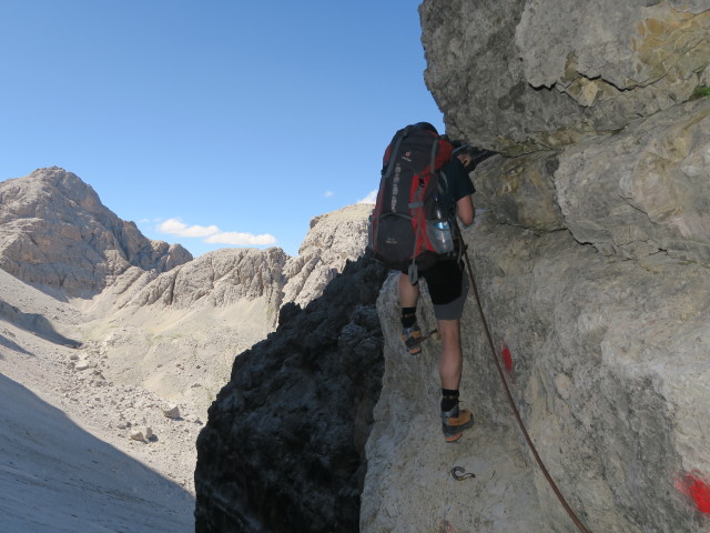Ronald am Weg 107 zwischen Forcella de l'Agnel und Zwölferscharte (16. Juli)