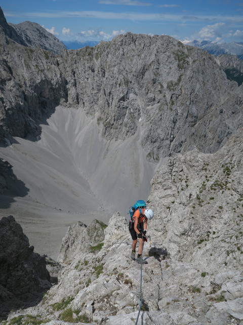 Innsbrucker Klettersteig: Larissa zwischen Östlicher Sattelspitze und Westlicher Sattelspitze (30. Juli)