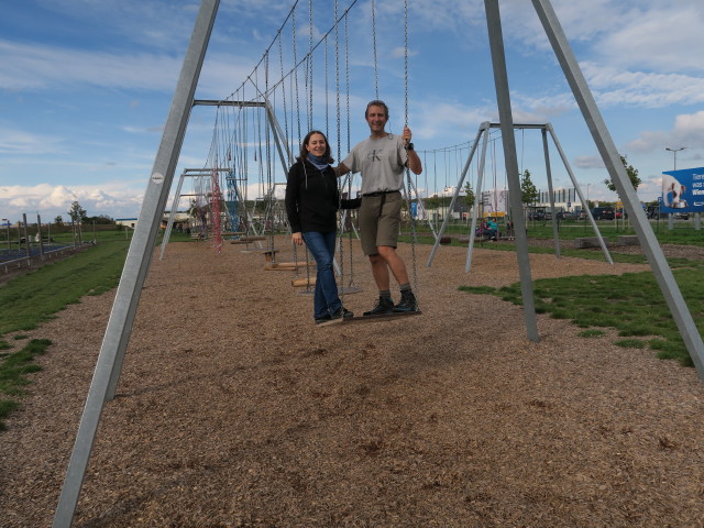 Sabine und ich in der Station 'Klettertour'