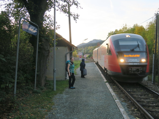 Sabine im Bahnhof Unterhöflein