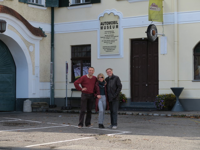 Ich, Mama und Papa beim Automobilmuseum
