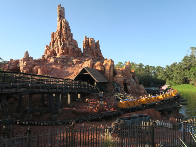 Big Thunder Mountain Railroad im Magic Kingdom (7. Nov.)