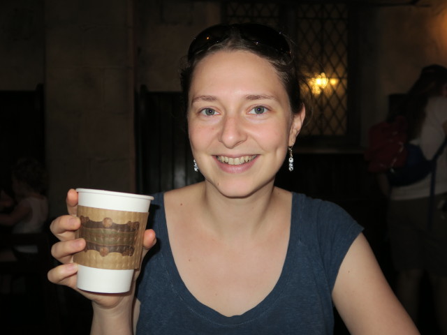 Sabine im Leaky Cauldron in den Universal Studios Florida (8. Nov.)