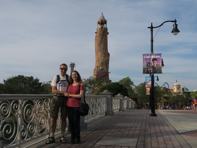 Ich und Sabine beim Eingang von Universal's Islands of Adventure (9. Nov.)