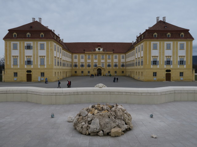 Schloss vom Neptunbrunnen aus