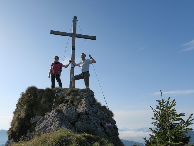Sabine und ich auf der Langlackenmauer, 1.482 m (6. Mai)