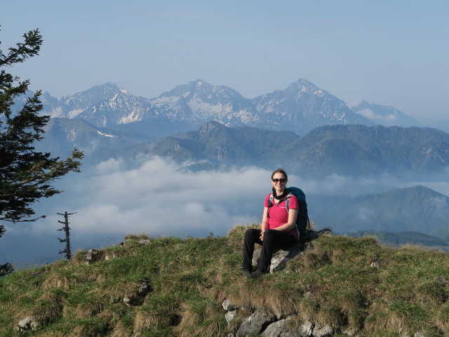 Sabine am Weg E10 zwischen Langlackenmauer und Ochsenkogel (6. Mai)