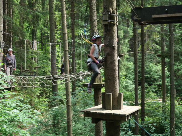 Kletterwald Buchenberg: Stefan und Katja Lin im Parcours 'Baummarder'