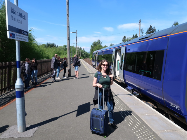 Sabine in der Blair Atholl Station (27. Mai)
