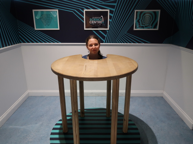 Sabine im Glasgow Science Centre (31. Mai)