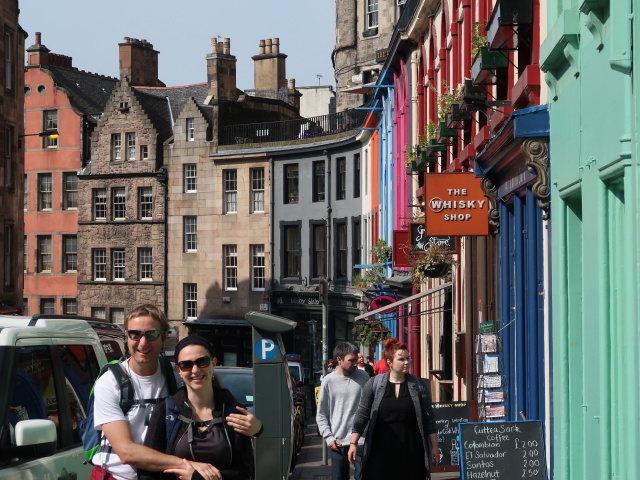 Ich und Sabine in der Victoria Street in Edinburgh (1. Juni)