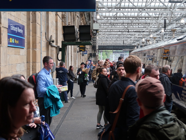 Edinburgh Waverley Station (1. Juni)