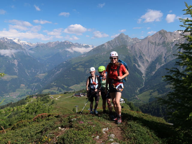 Sonja, Michaela und Marion zwischen Bergstation der Goldriedbahn und Bunköpfl